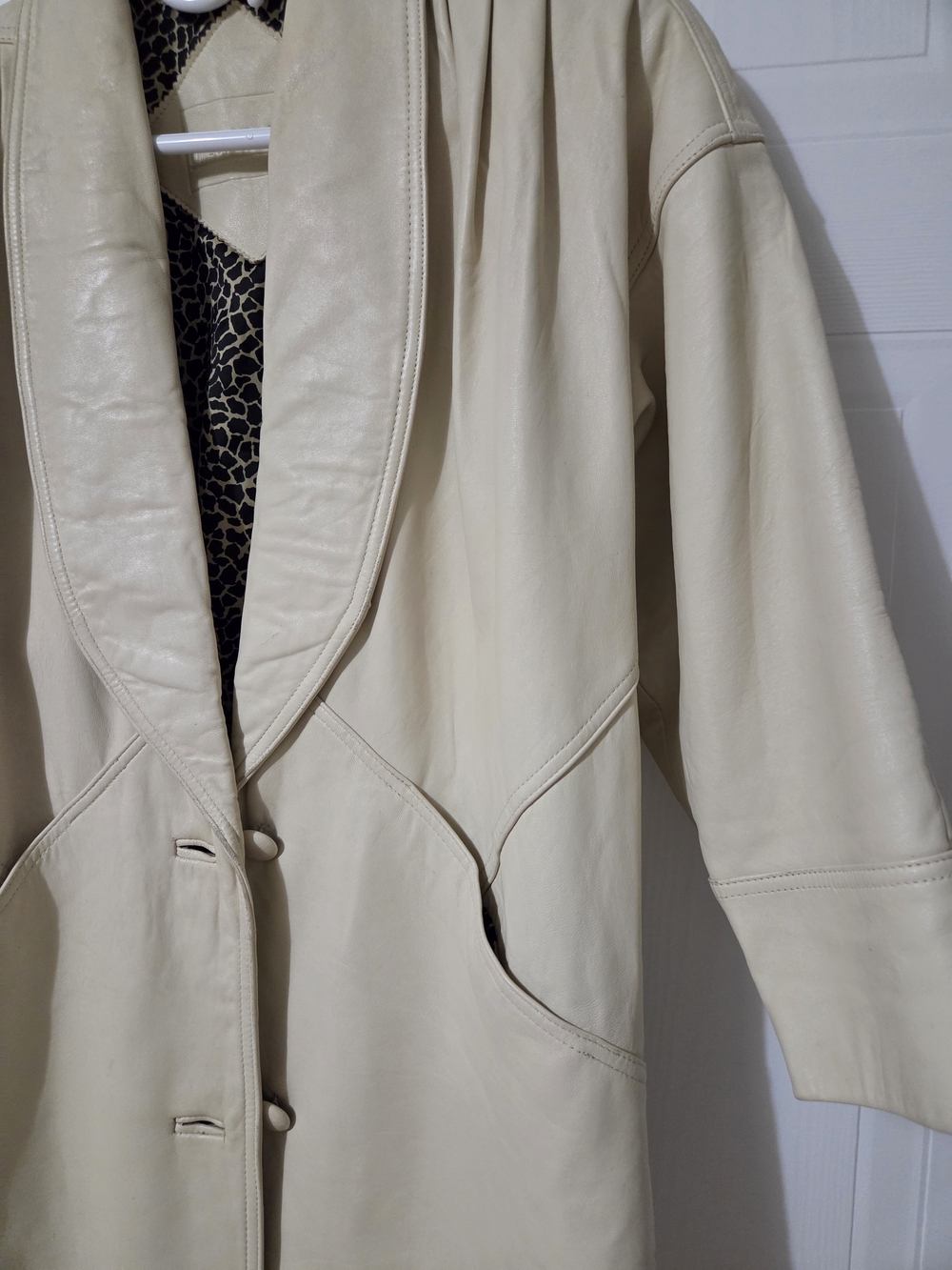 Vintage Butter Cream Leather Coat With Leopard Lining Oversized - Picture 4 of 7